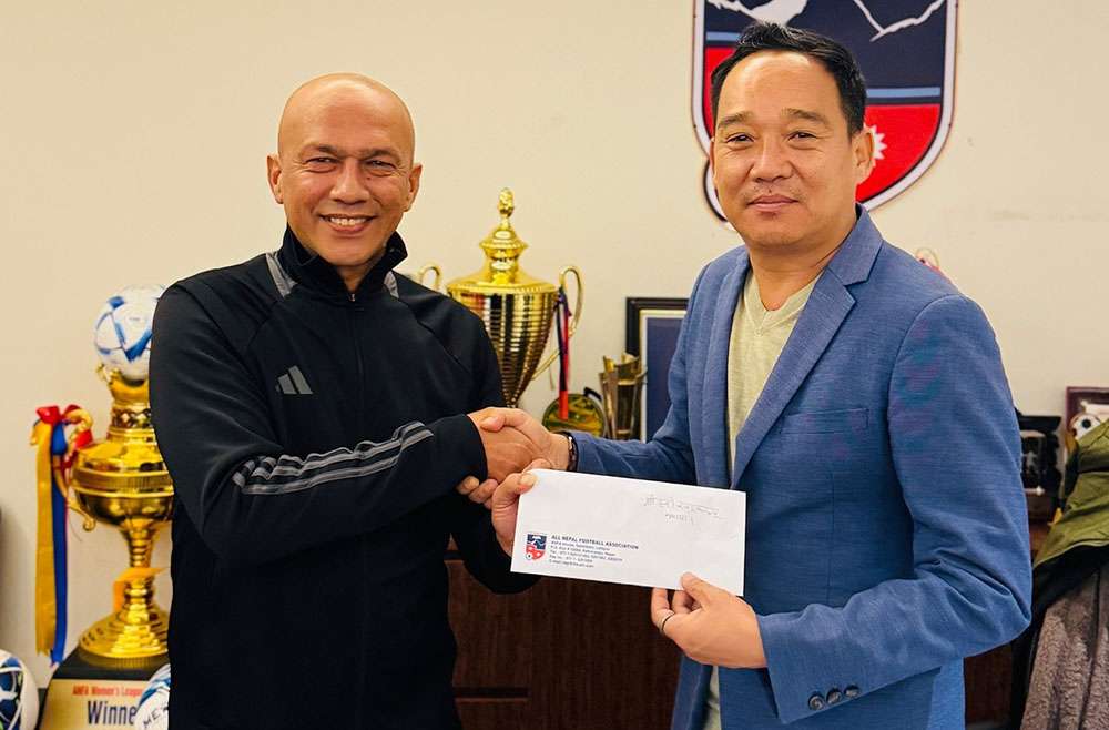 राष्ट्रिय फुटबल टिमको मुख्य प्रशिक्षकमा हरि खड्का नियुक्त images