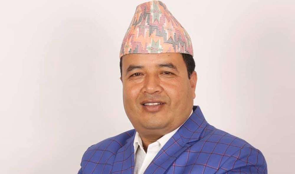घरभित्र लुकेर बस्ने नेताहरुलाई खादा लगाएर बिदा गरौँ- महेश बस्नेत