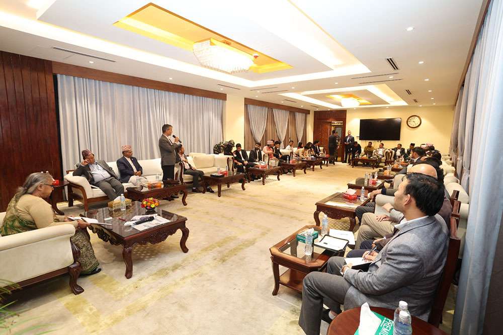 प्रधानमन्त्री कार्कीले बोलाएको त्रिपक्षीय छलफल शुरु, को को सहभागी छन् ? images