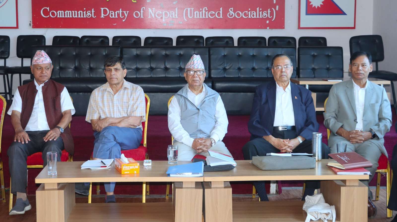 फुटको संघारमा एकीकृत समाजवादी, एक दर्जनभन्दा बढी माओवादीसँग एकताको विपक्षमा images